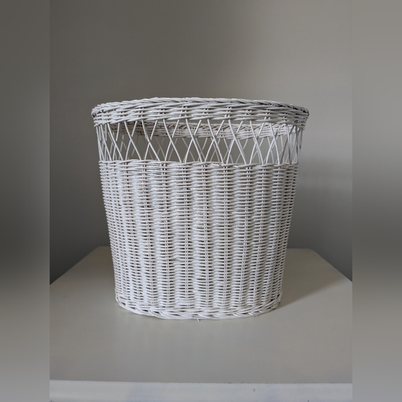 White Woven Wicker Waste Basket | Vintage - Picture 3 of 8